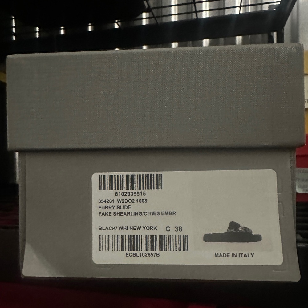 AUTHENTIC NEW YORK BALENCIAGA FURRY SLIDE SANDAL - Picture 7 of 9